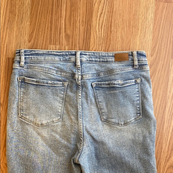 JUDY BLUE light wash skinny jeans - Picture 6 of 6